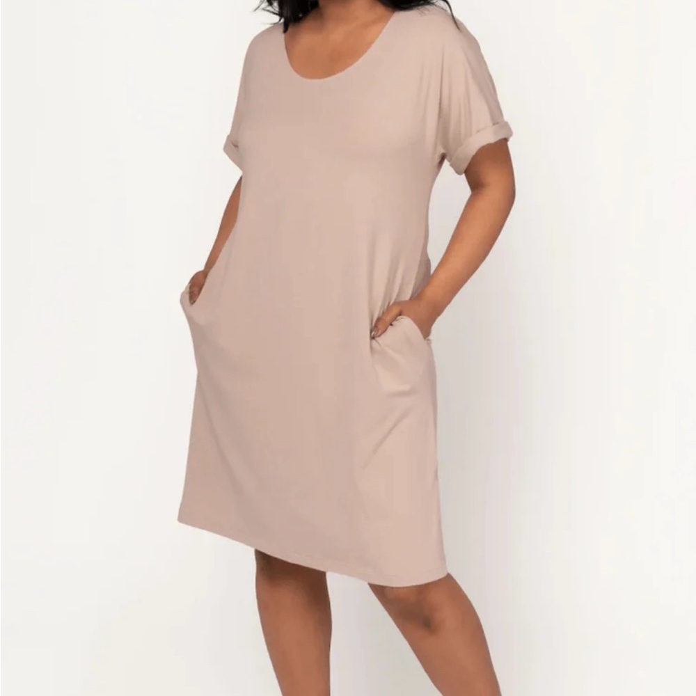 NWT Encircled The Everyday T-Shirt Dress in Stone/Beige, Sz L
